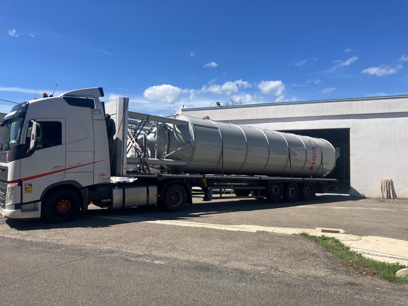 Carga voluminosa (silo metálico industrial)